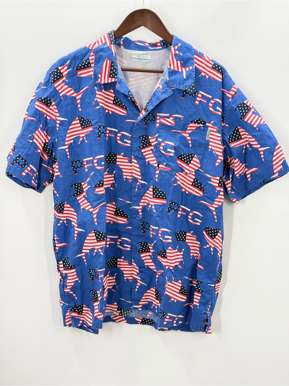 359 Columbia Large Blue Short-Sleeve Button-Down with American Flag Fish Print